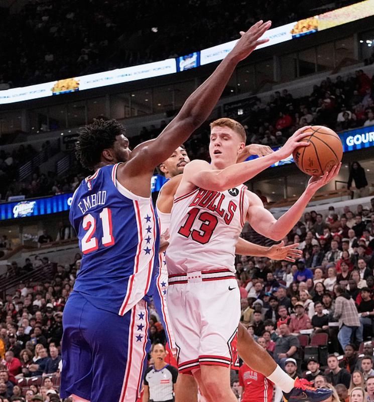 太阳翻盘76人,武切维奇扛起全队 太阳翻盘76人,武切维奇扛起全队