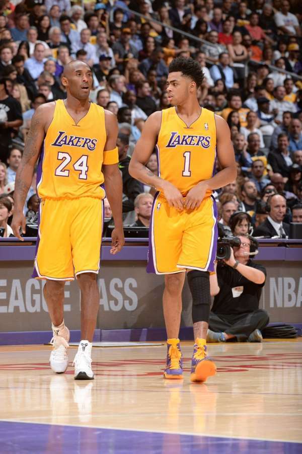 开云官网-阿斯顿马丁险胜红牛二队，拉塞尔点燃赛场