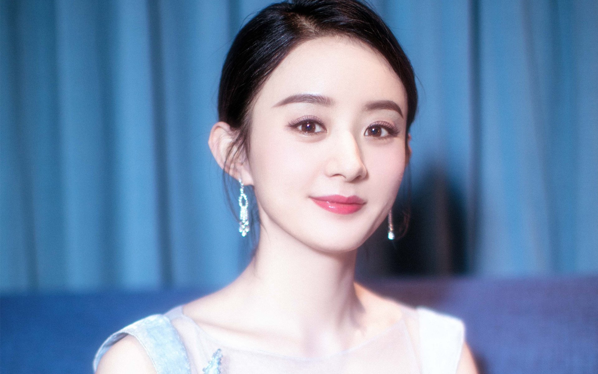 当F1迎来足球先生,阿尔瓦雷斯为何在围场状态火热?