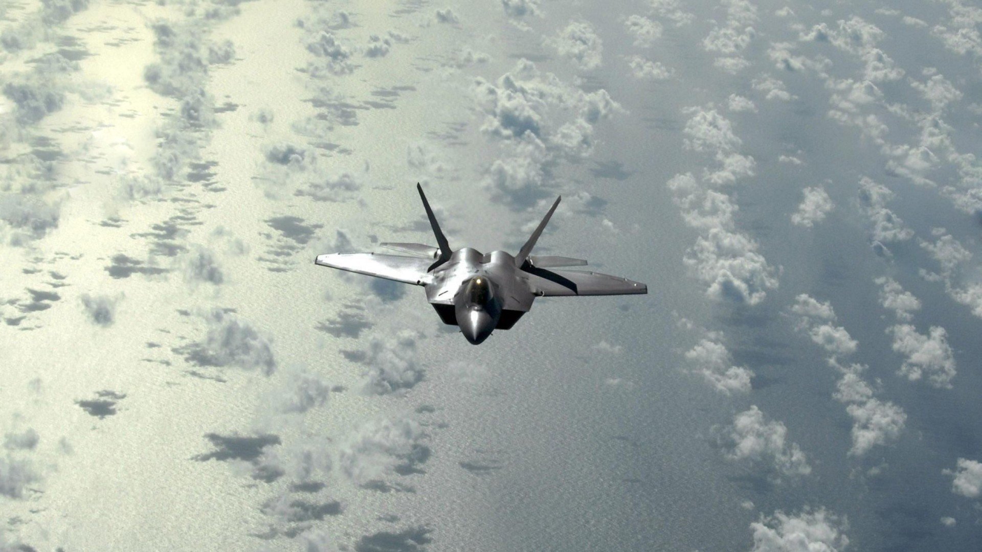 当F1迎来足球先生,阿尔瓦雷斯为何在围场状态火热?